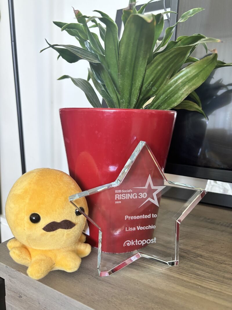 Lisa with the Oktopost B2B Social's Rising 30 award